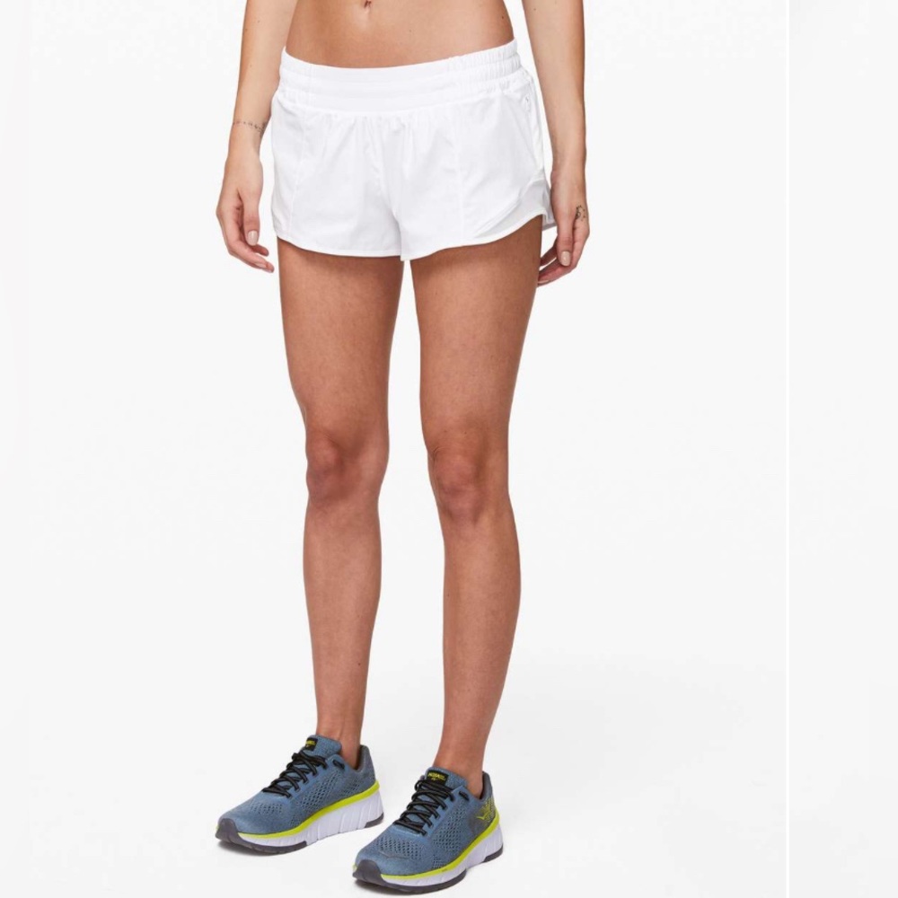 Lululemon hotty hot white size 8 2.5” in like new condition.